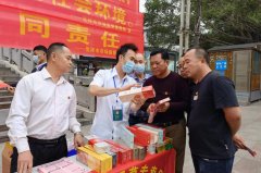 <b>用“一坐式”精准办事帮帮新办零售户系好经谋</b>